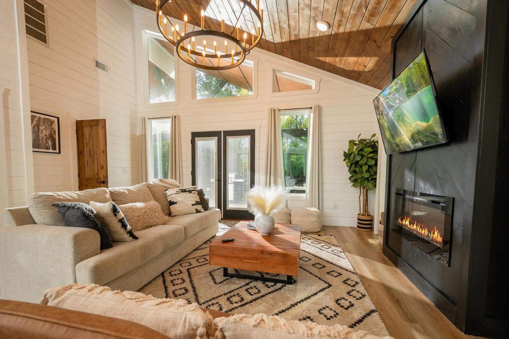 New Farmhouse-Chic Cabin With Hot Tub & Firepit Broken Bow Εξωτερικό φωτογραφία